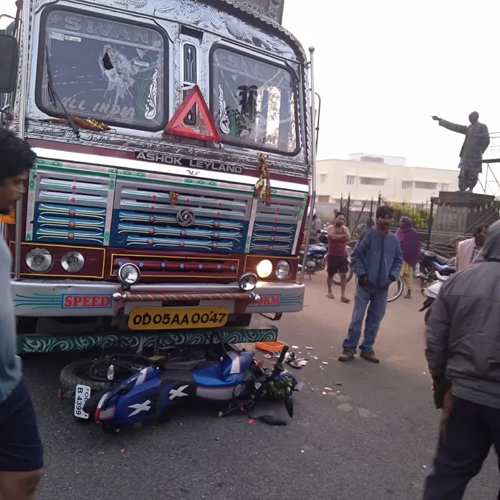  Odisha: Teenage boy killed, another critical as truck rams into bike