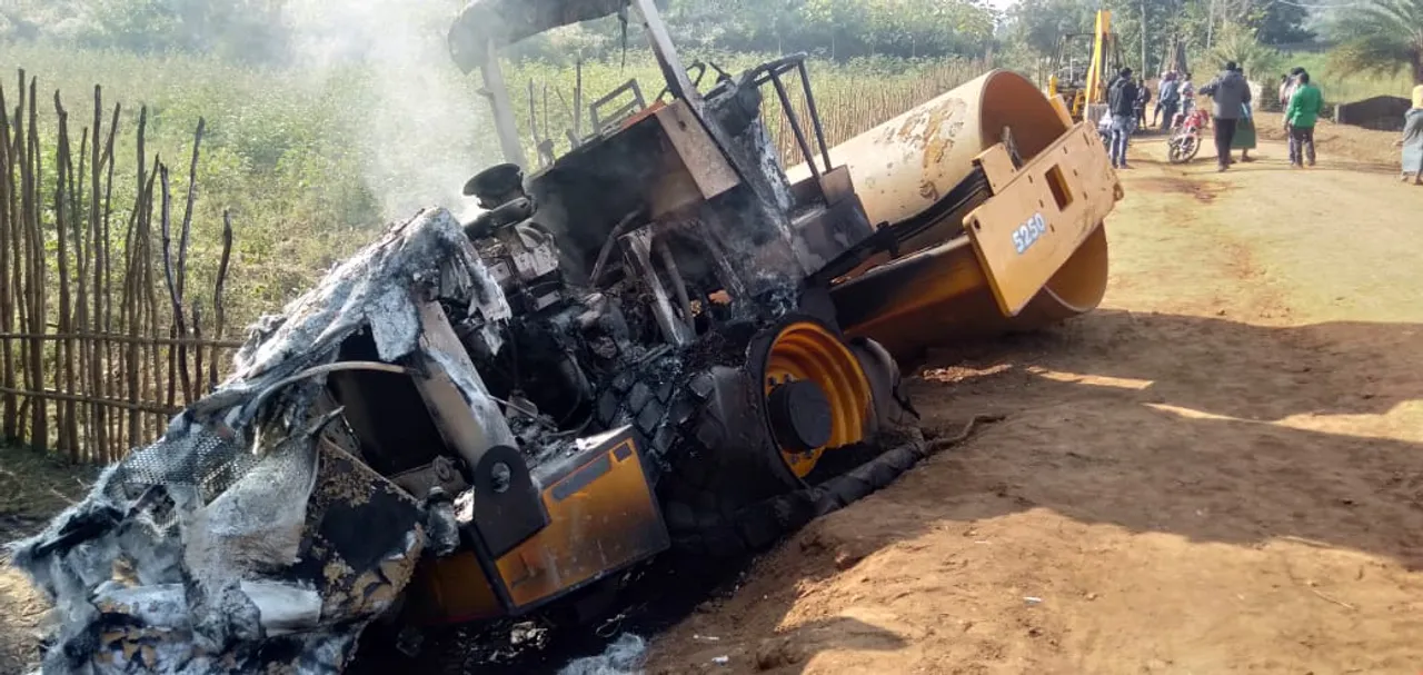  Maoists torch vehicles protesting road construction in Odisha