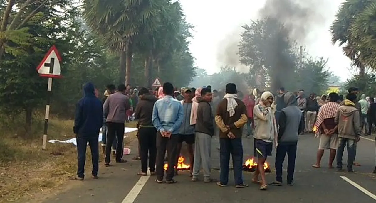  Couple killed in road mishap in Odisha's Kalahandi, locals block NH