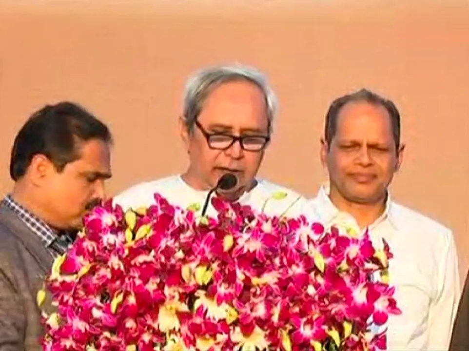  Odisha CM inaugurates Gopalpur beach festival
