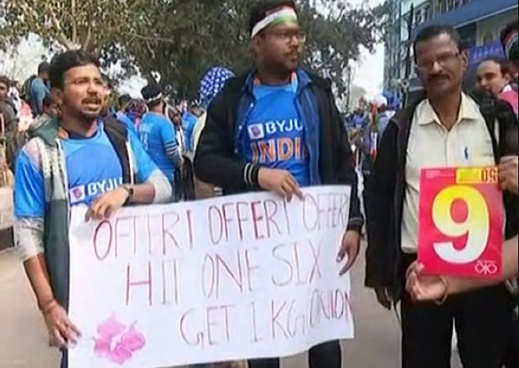  Opposing onion price hike, Odisha varsity students stage stir outside Barabati