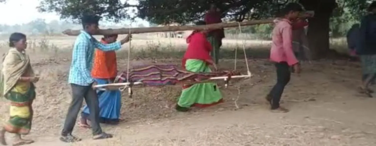  Odisha: Pregnant woman carried on stretcher due to lack of motorable road