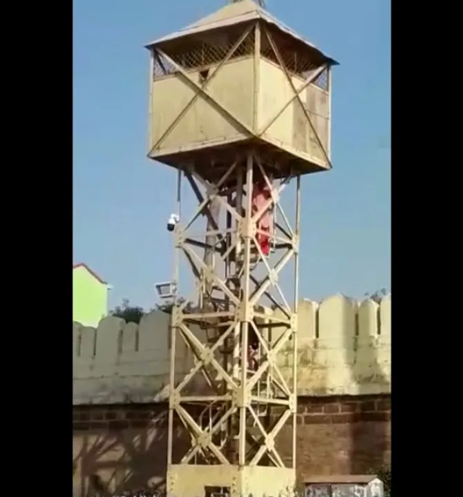  3 foreigners climb atop police watchtower near Puri Srimandir, shoot videos