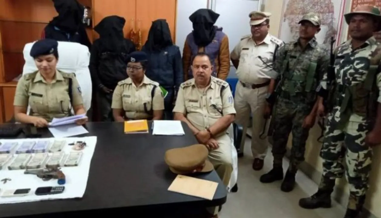  Looters’ gang busted in Odisha’s Sundergarh; Rs 4.2 lakh cash, bikes seized