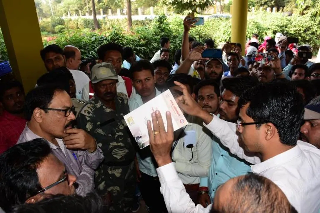  Odisha: Plus III students stage stir before Utkal University VC office