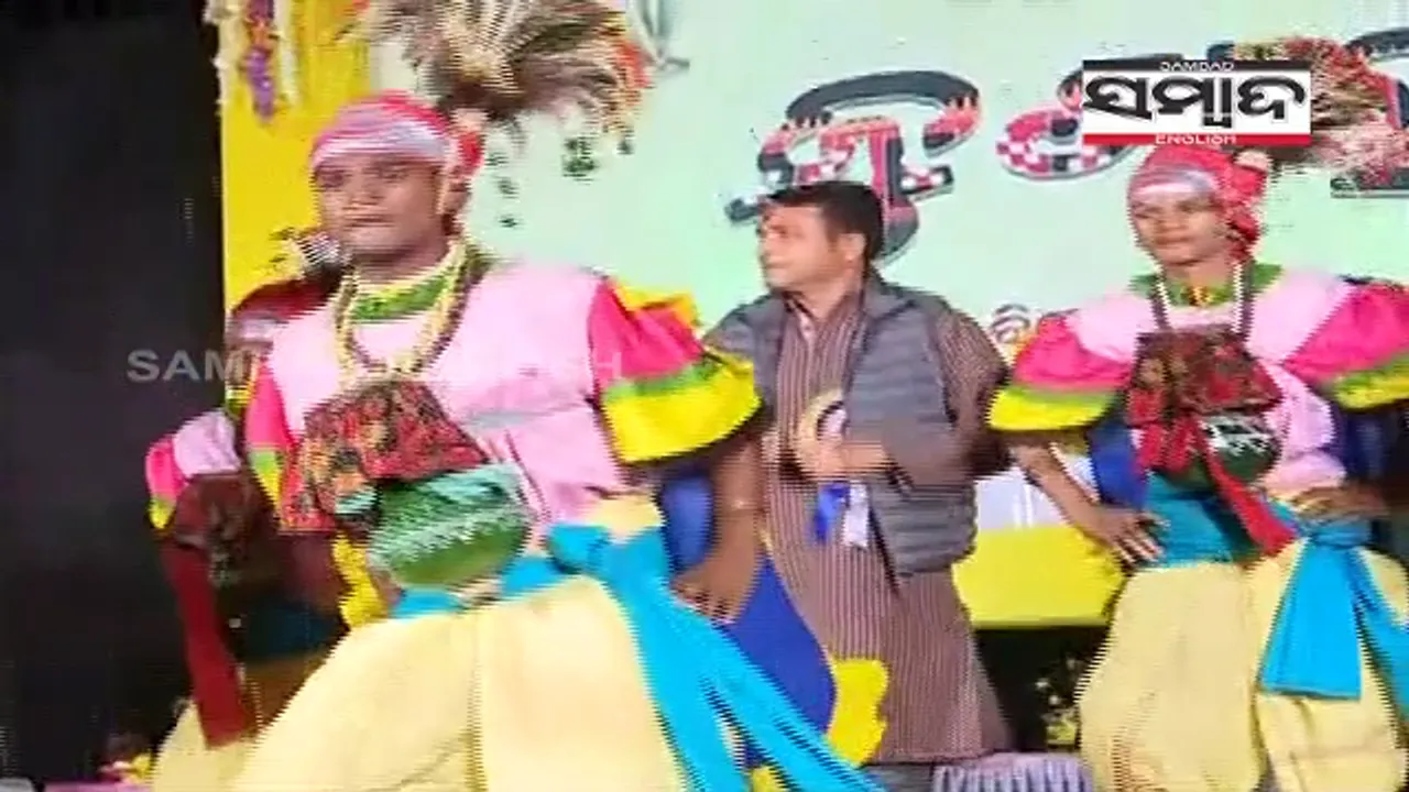  [Watch] Odisha Minister's folk dance enthrals audience at a cultural event