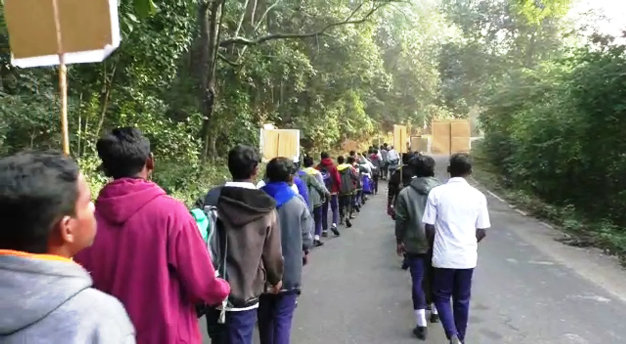  Students walk for 30 km protesting lack of teachers in Odisha School