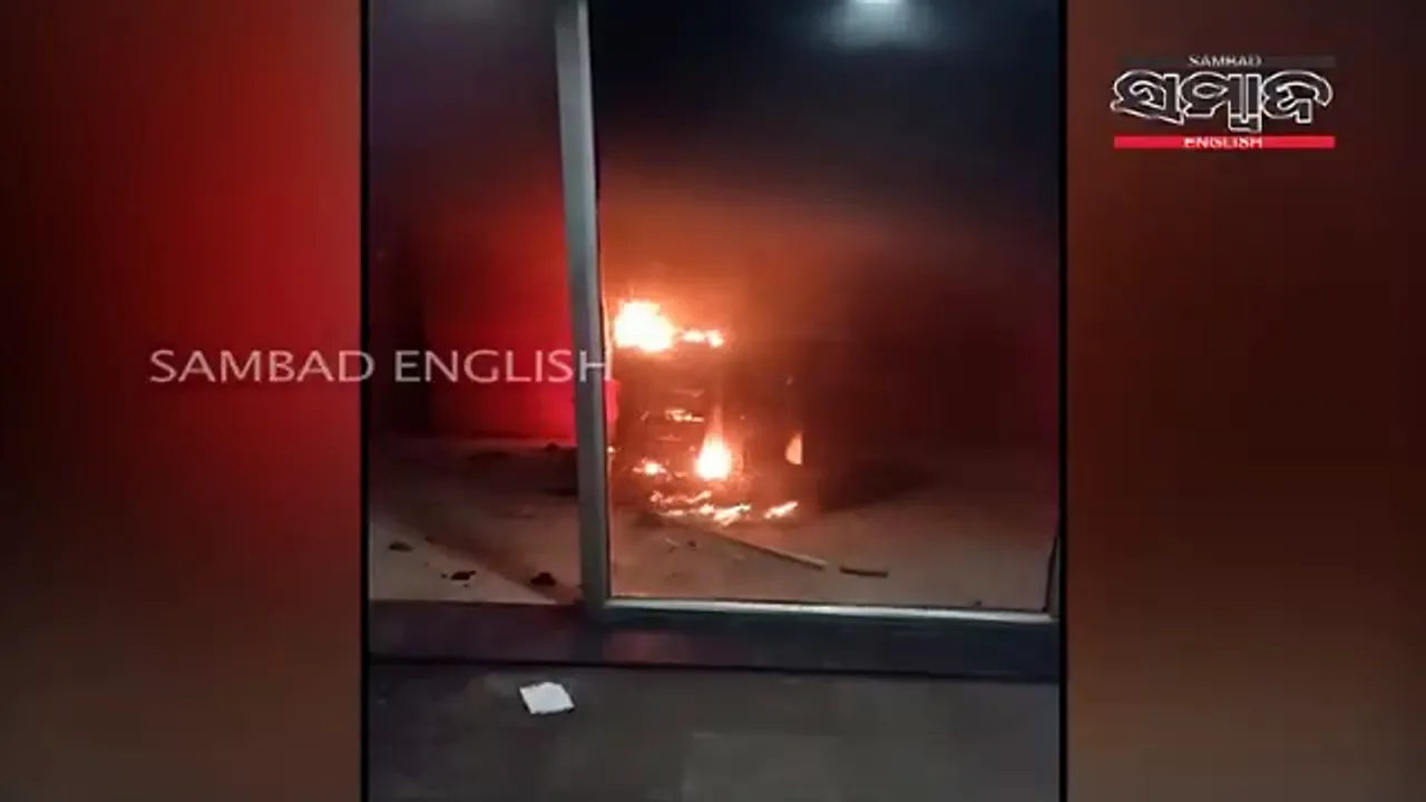  [WATCH] Miscreants set ATM on fire after failed loot bid in Odisha