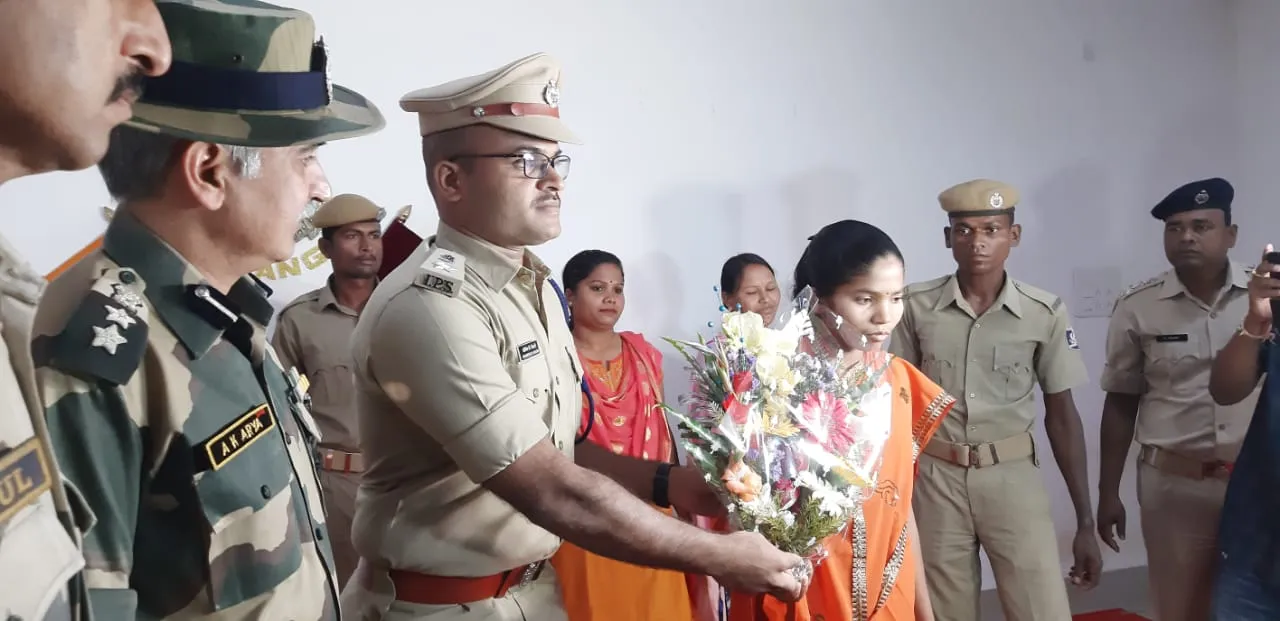  22-year-old woman Maoist surrenders before cops in Odisha