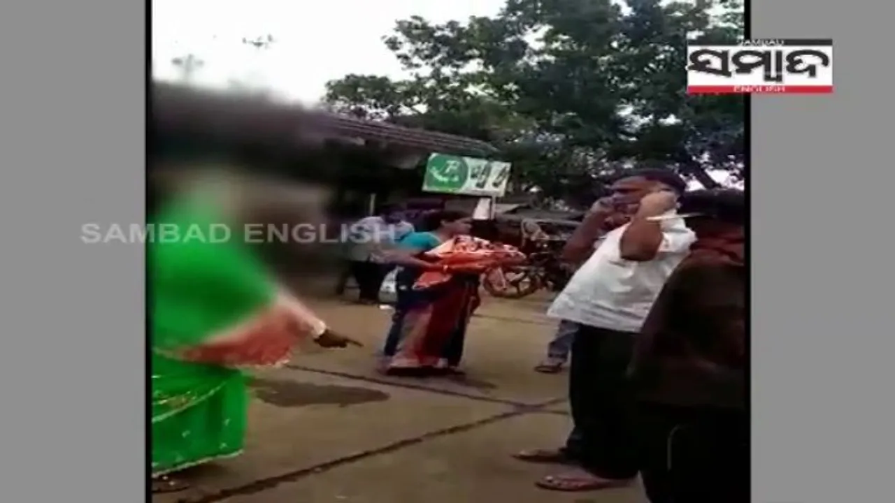  [WATCH] Bus conductor made to do sit-ups for ‘misbehaving’ with woman
