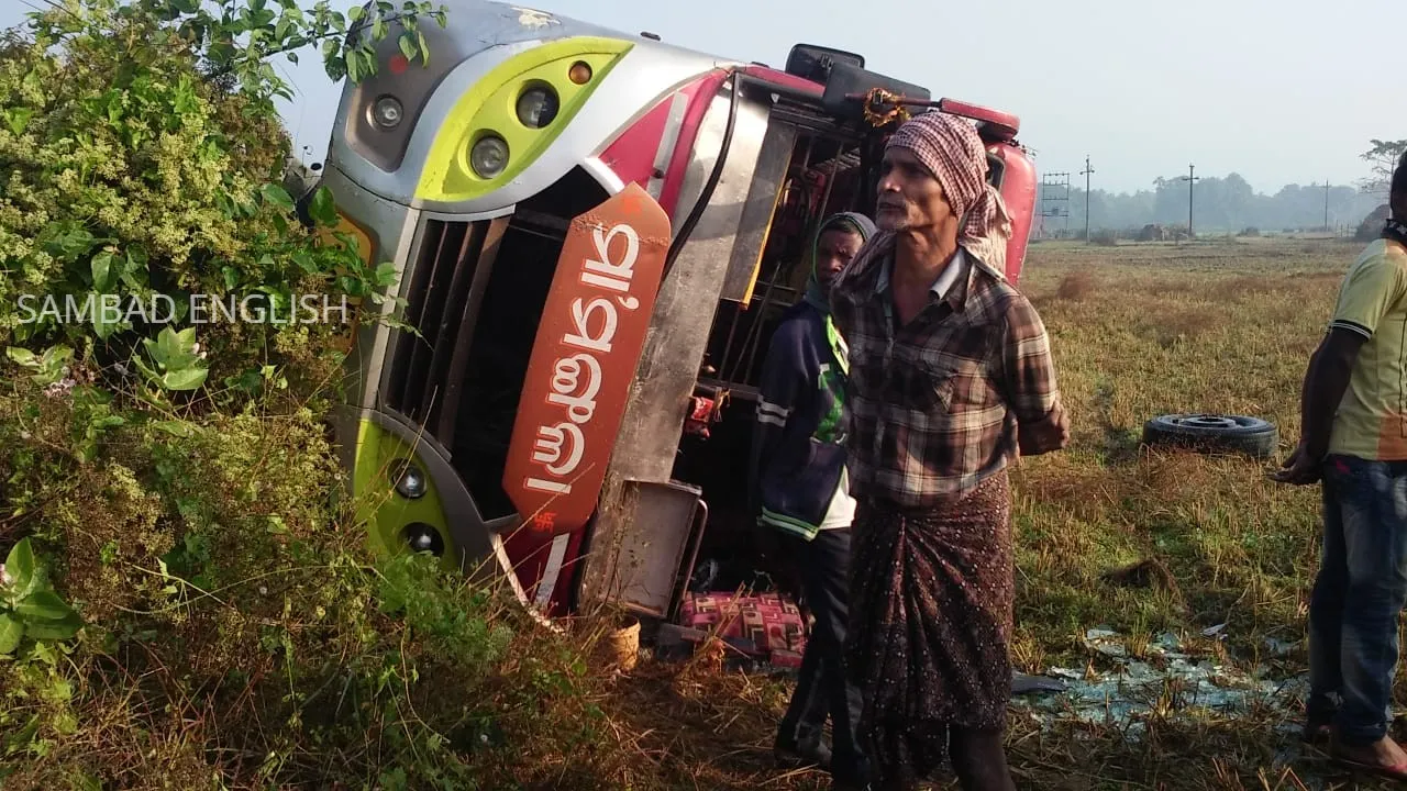  Cuttack-bound bus overturns in Jajpur, seven critical