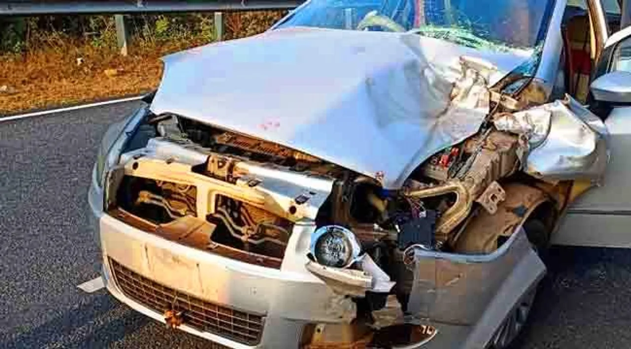  Car crashes into truck on foggy road in Odisha  