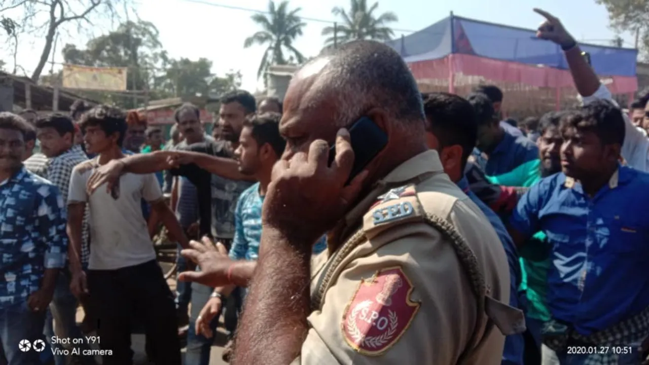  2 dead as speeding truck trying to evade fine crashes into motorcycle 