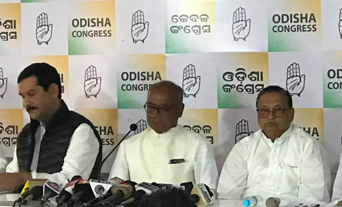  Deep-rooted understanding between Modi and Naveen, alleges Digvijaya