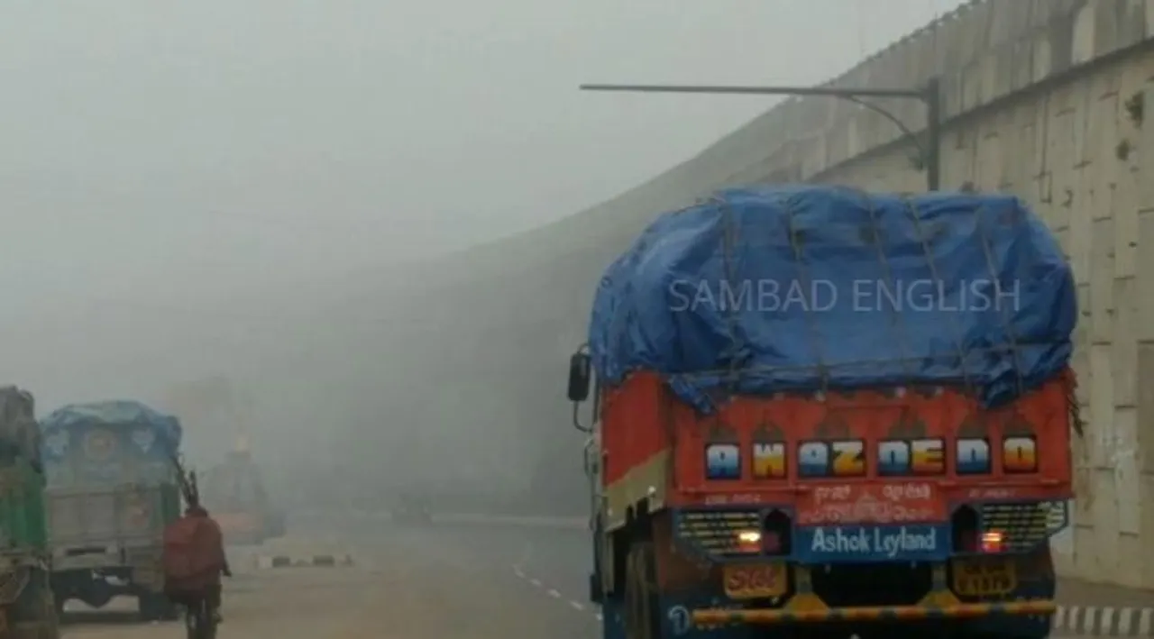  Dense fog blankets Odisha's twin cities, vehicular movement hit