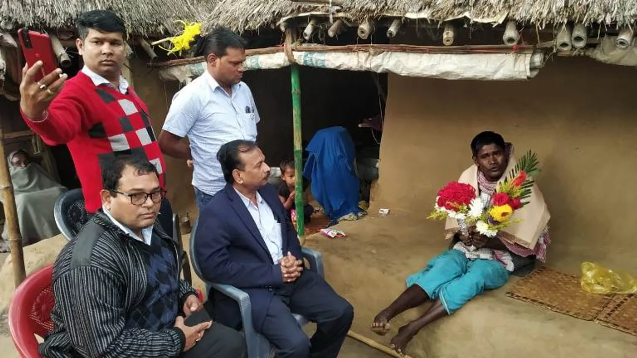  Odisha: Nesco officials thank poverty-stricken man for clearing arrear bill