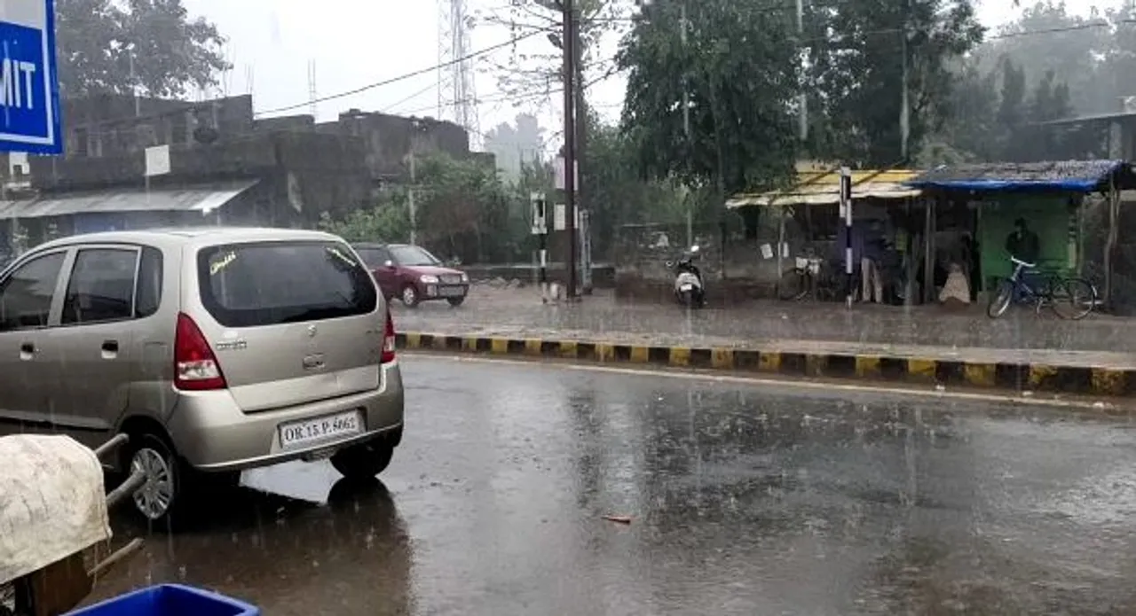  Normal life affected in Odisha due to rain, cold conditions
