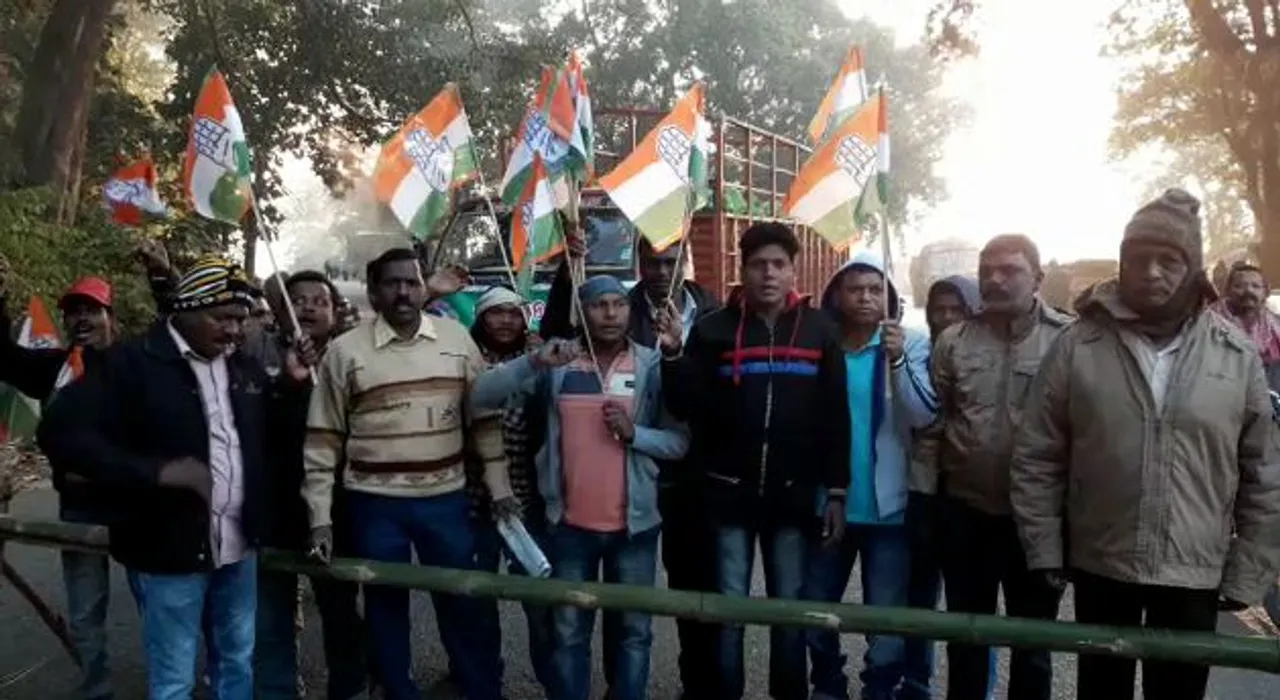  Cong workers block road in Odisha's Rayagada, traffic hit