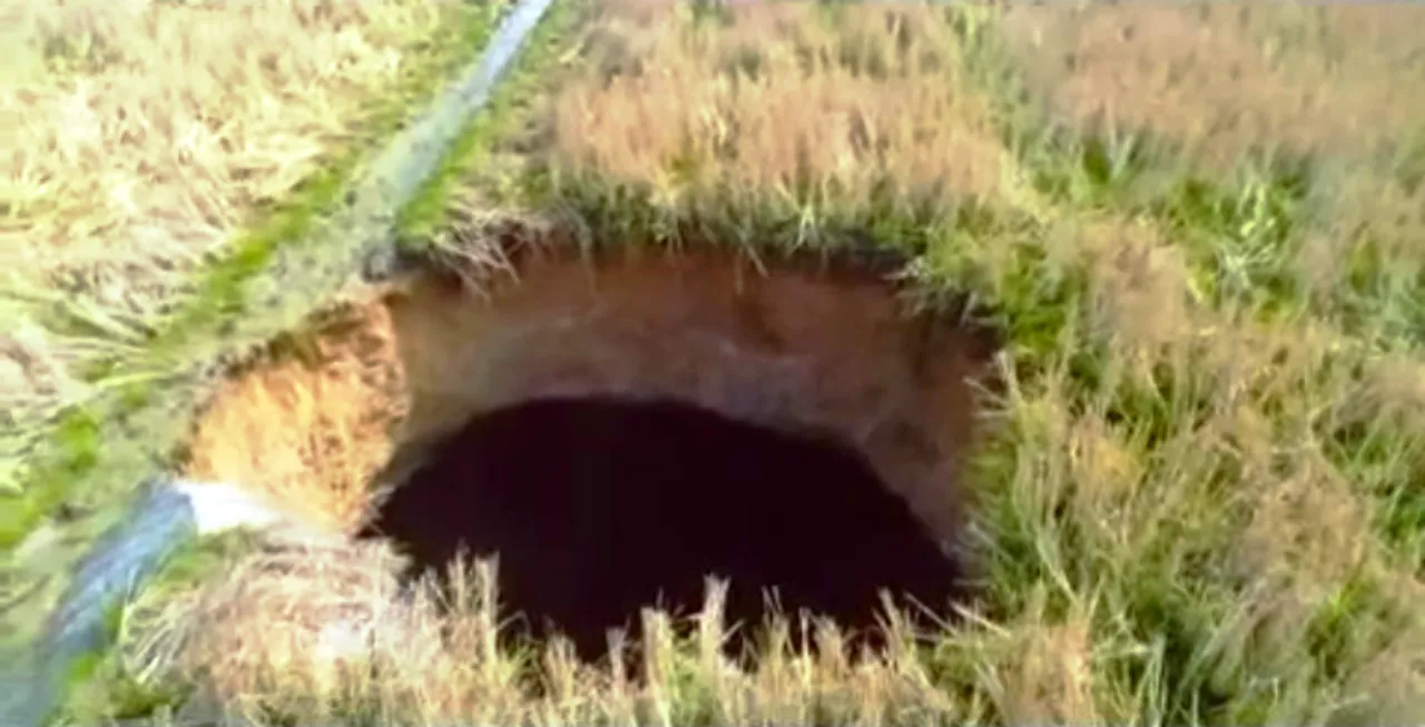  50-ft sinkhole develops in Odisha town; locals panic  