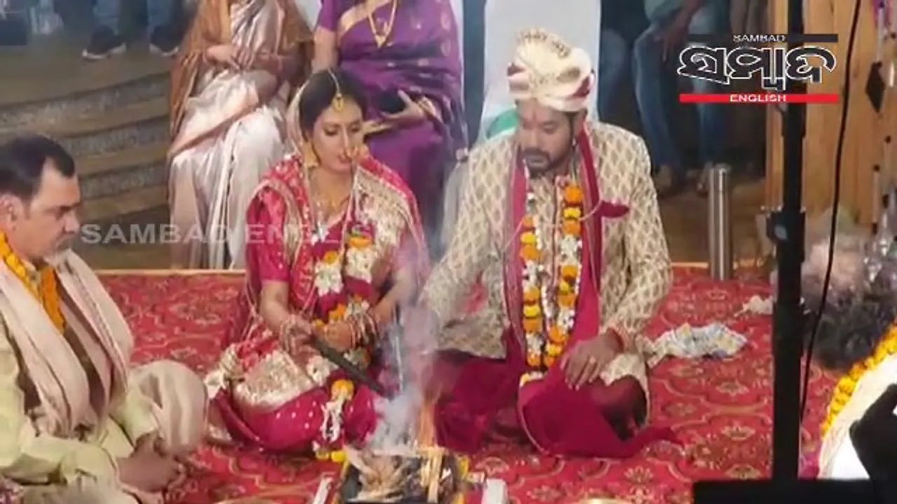  [Watch] Ollywood actor Amlan Das ties knot with childhood friend