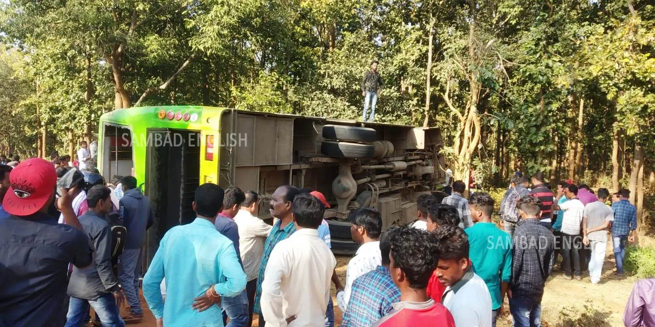  2 dead, over 20 injured as bus turns turtle in Odisha