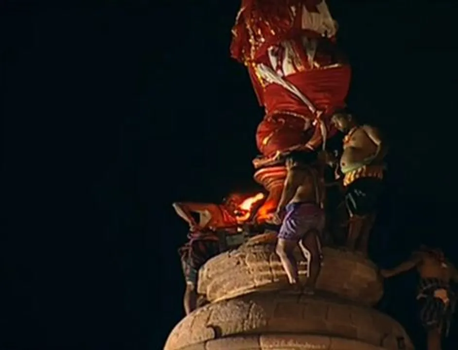 'Mahadeepa' placed atop Lingaraj Temple in Odisha capital