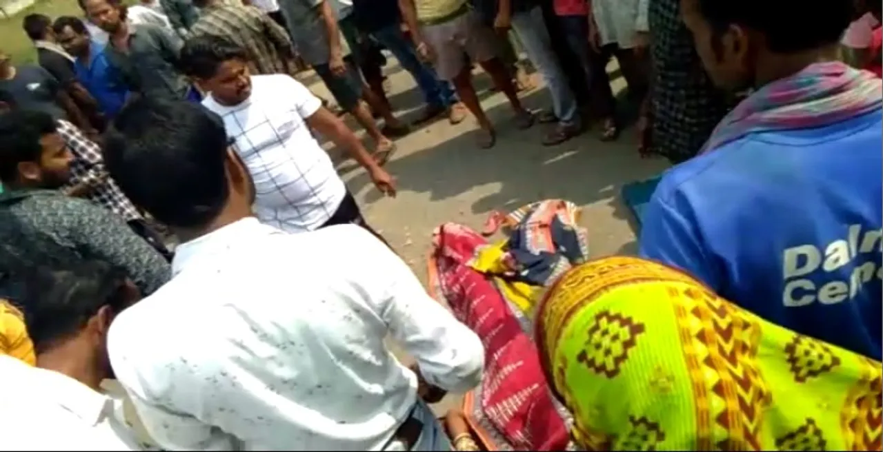  Heart-wrenching: Woman bleeds to death in road mishap before inconsolable kids & husband