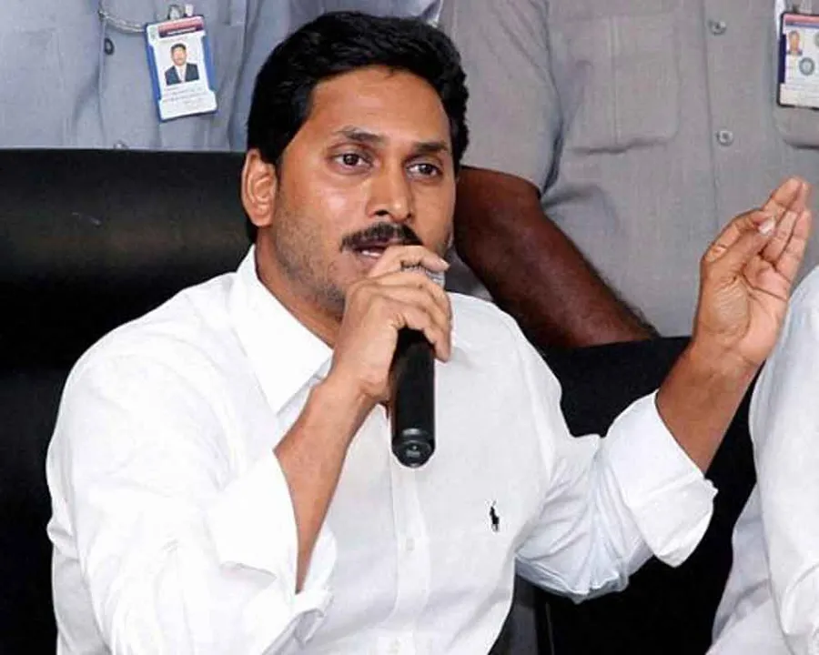  Andhra CM urges PM to grant special category status