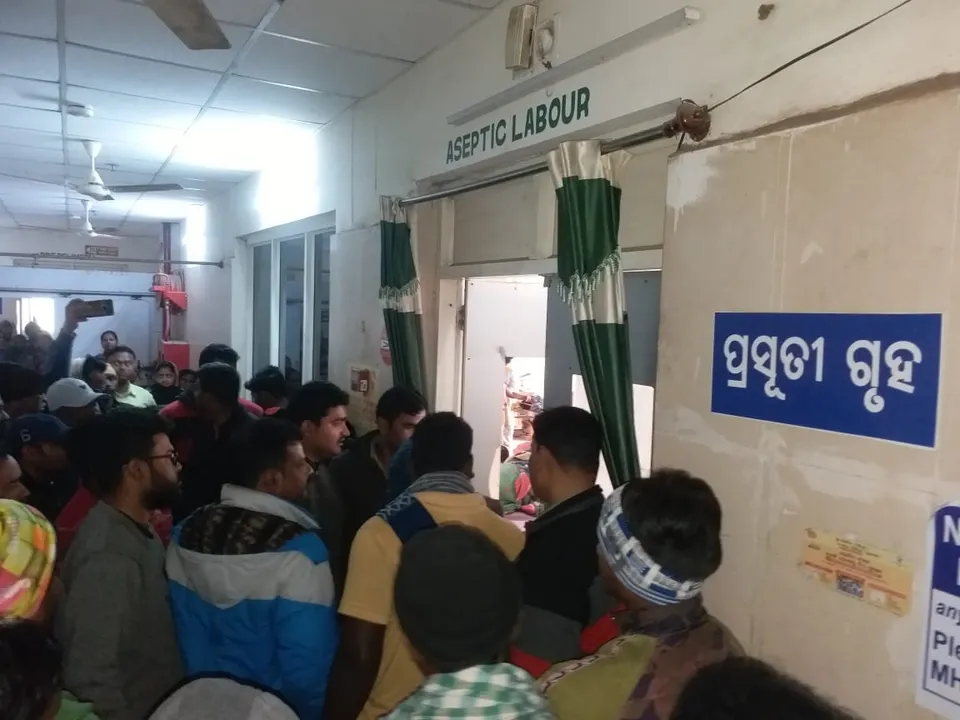  Tension at Odisha hospital after woman delivers stillborn baby