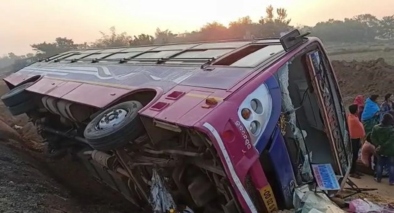  Close shave for 50 passengers as Bhubaneswar-bound bus overturns