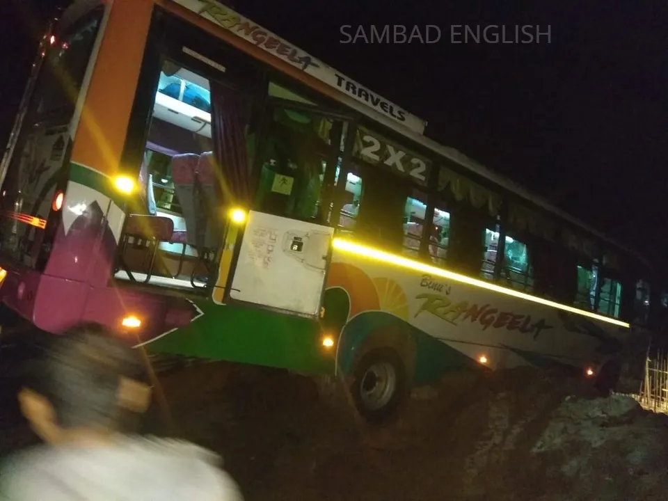  Close shave for 50 tourists as bus meets with accident at ghat in Odisha
