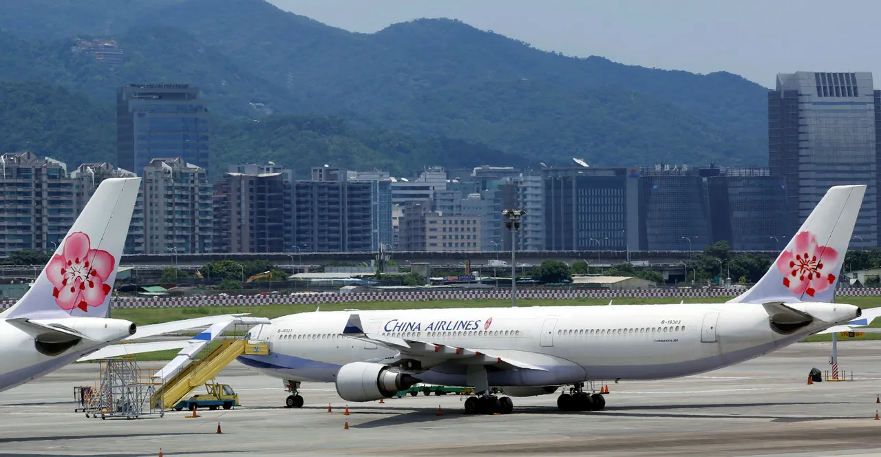  Govt bans airlines from boarding passengers from China to India