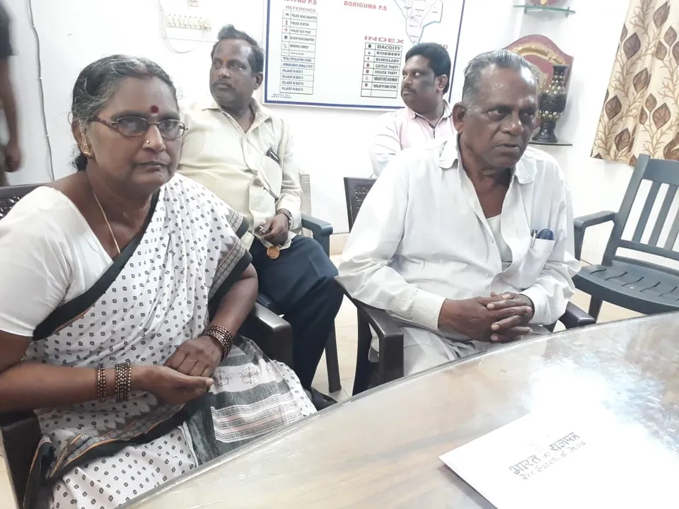  Odisha: Pretending as cops, conmen loot gold jewellery from elderly couple