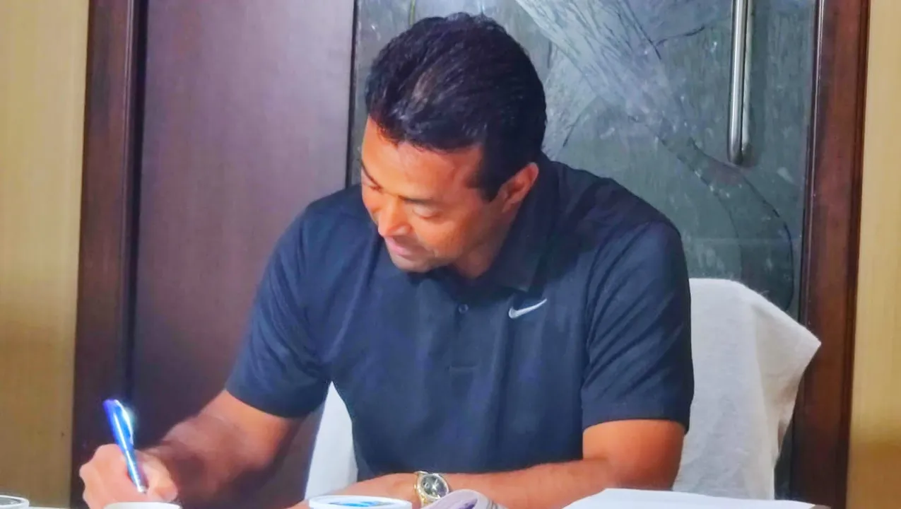  Tennis star Leander Paes dons hat of Guest Editor of 'Sambad'