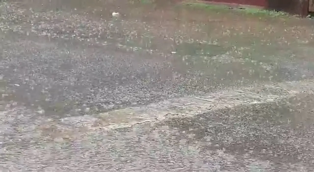  Rain soaks Bhubaneswar; dense fog to cover Odisha after Feb 9