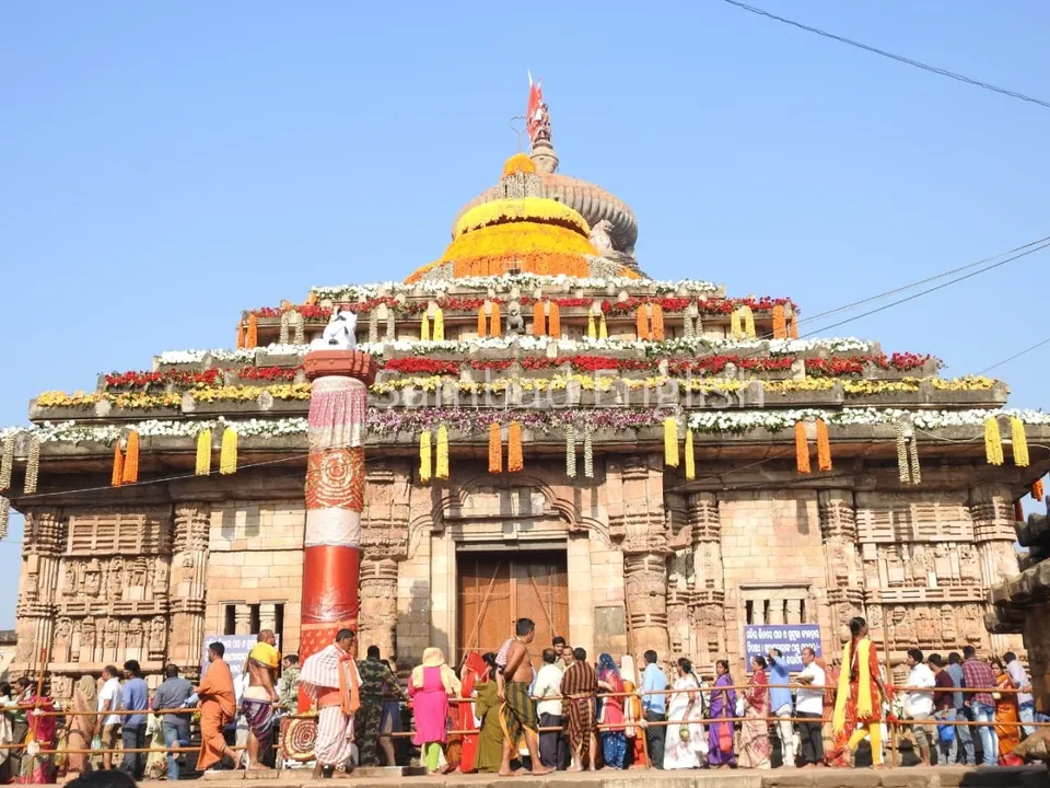  Odisha: Devotees throng Shiva temples to offer prayer on Mahashivratri
