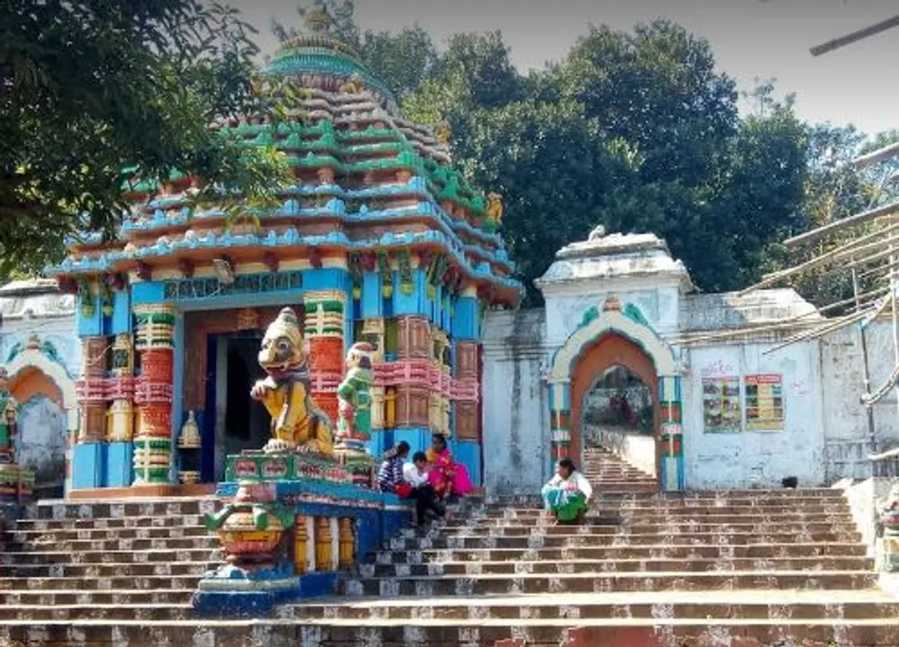  Servitors attack two with sword at Taratarini temple in Odisha