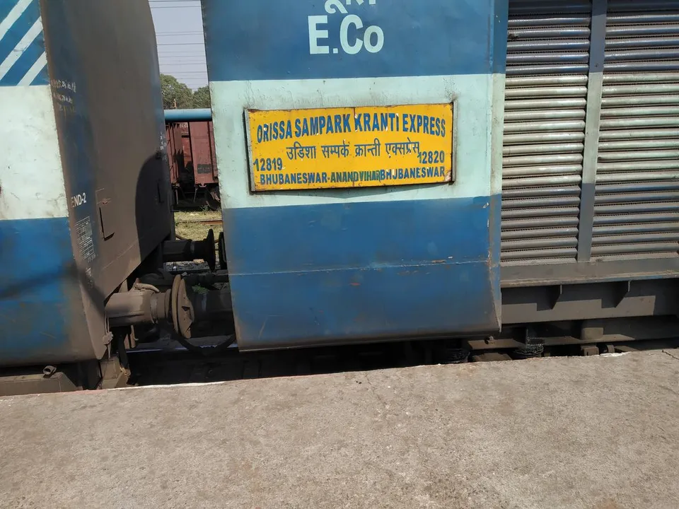  Bogies of Bhubaneswar-bound express train decoupled twice