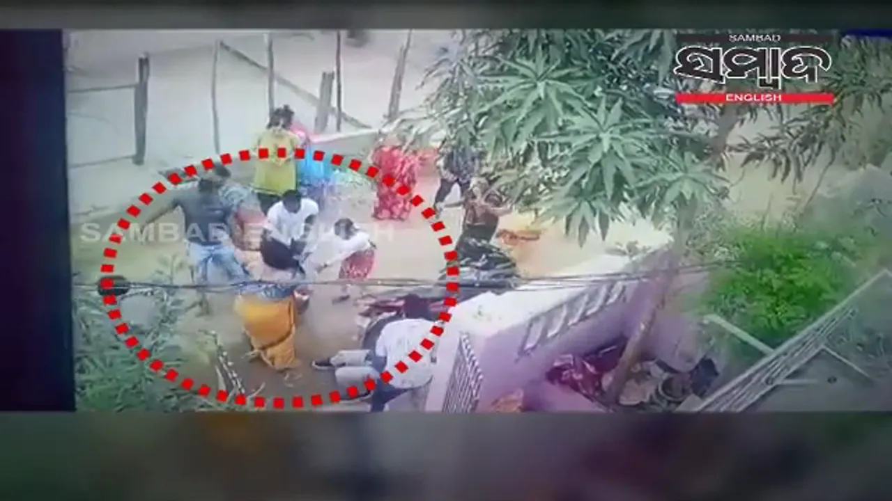  [WATCH] Odisha youth mercilessly beaten after parking brawl