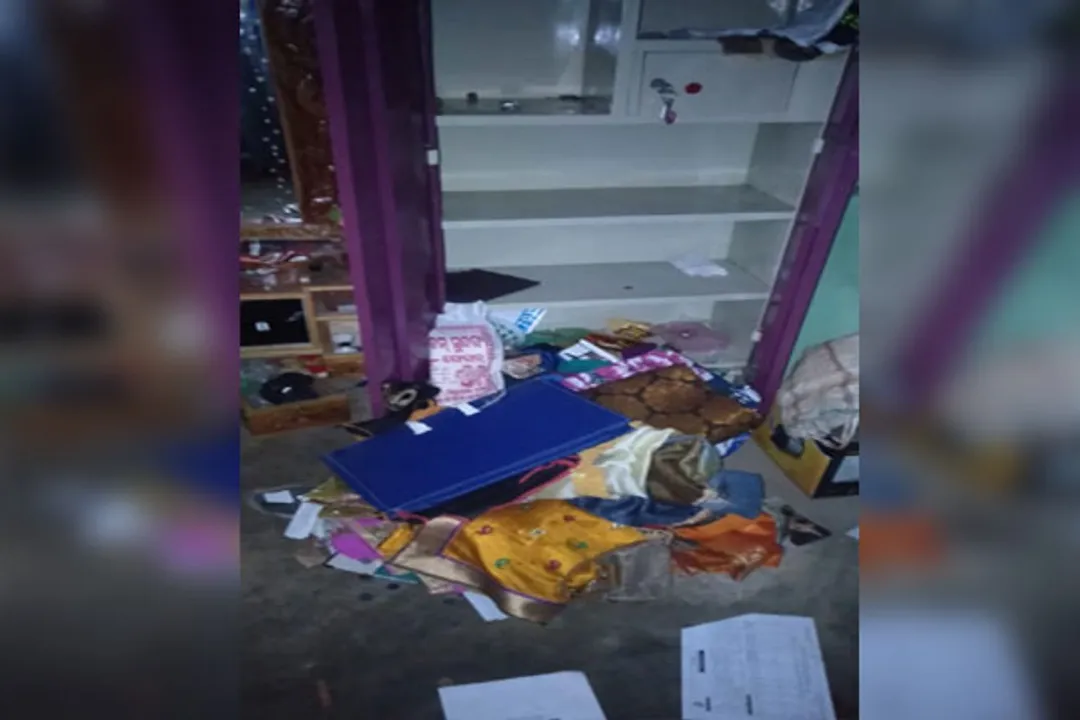  Odisha: Armed robbers lock up family in room, loot jewelries and cash