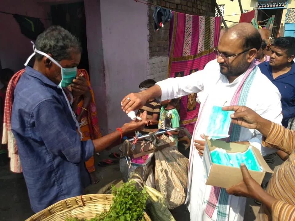 COVID-19: MLA Moquim begins awareness drive; distributes masks & sanitizers