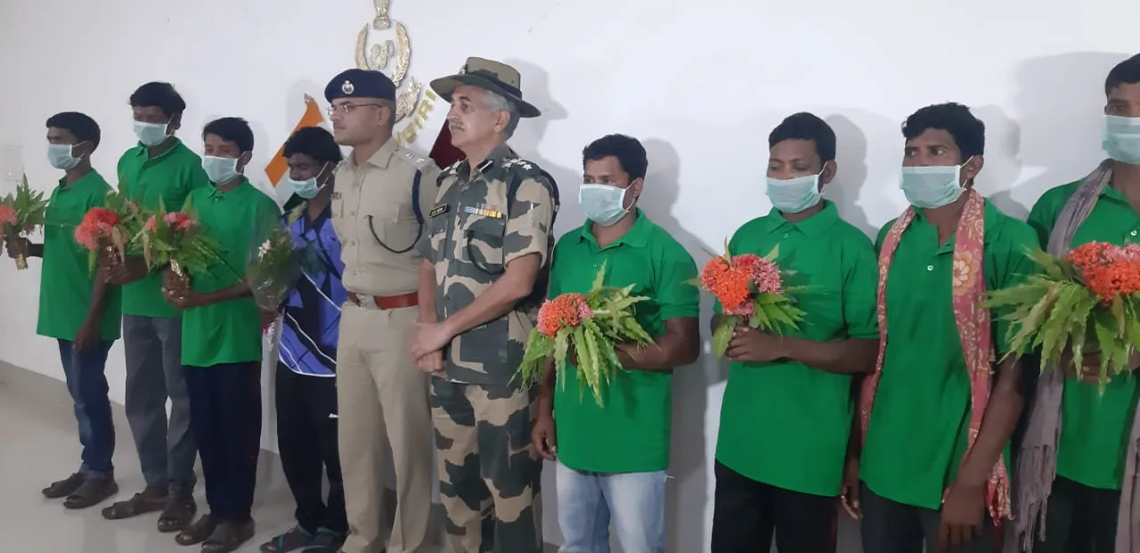  Odisha: 8 Maoists surrender before police in Malkangiri
