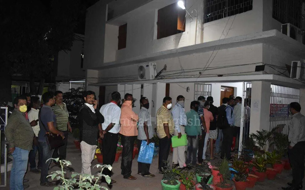  Corona lockdown: Rush outside police stations in Odisha for vehicle pass