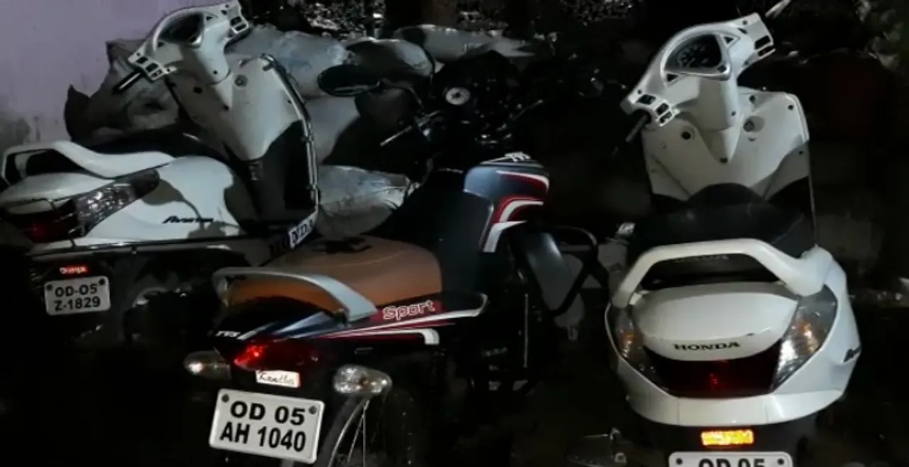 Gambling den raided in Cuttack; 17 held
