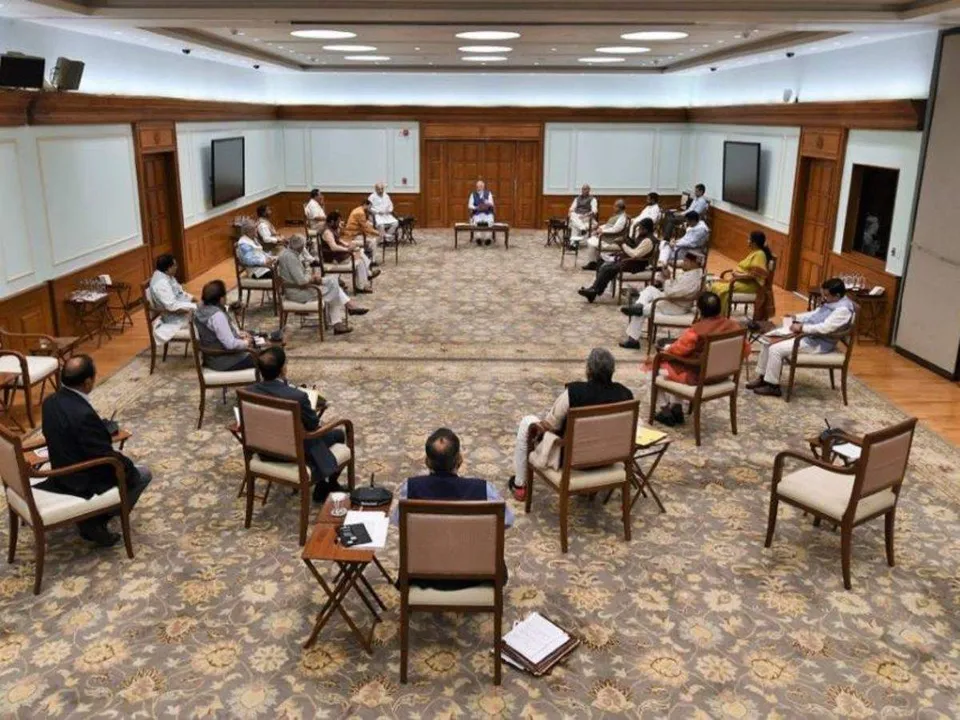  PM follows social distancing norms during cabinet meet