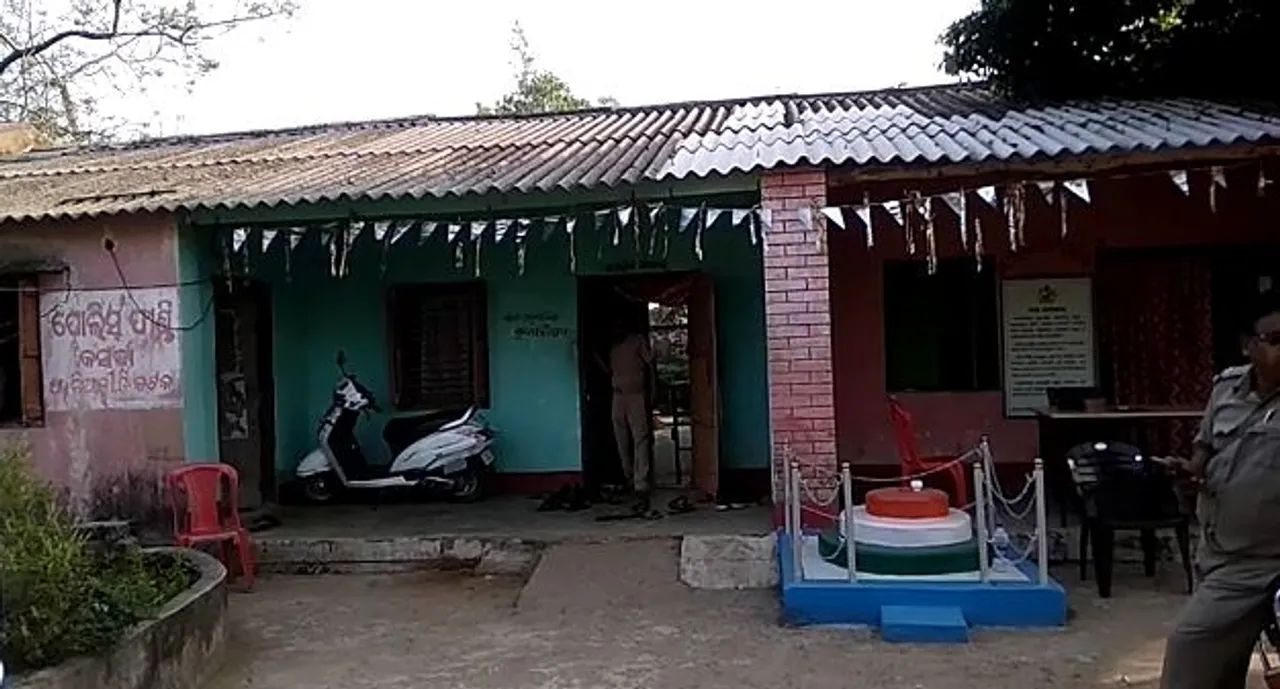  Bomb hurled at police outpost in Odisha's Cuttack