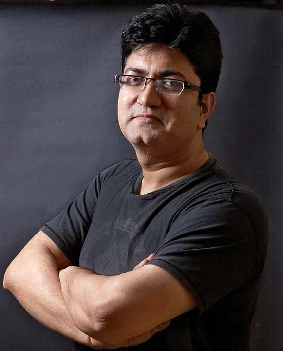  Prasoon Joshi pens poem in support of COVID-19 lockdown