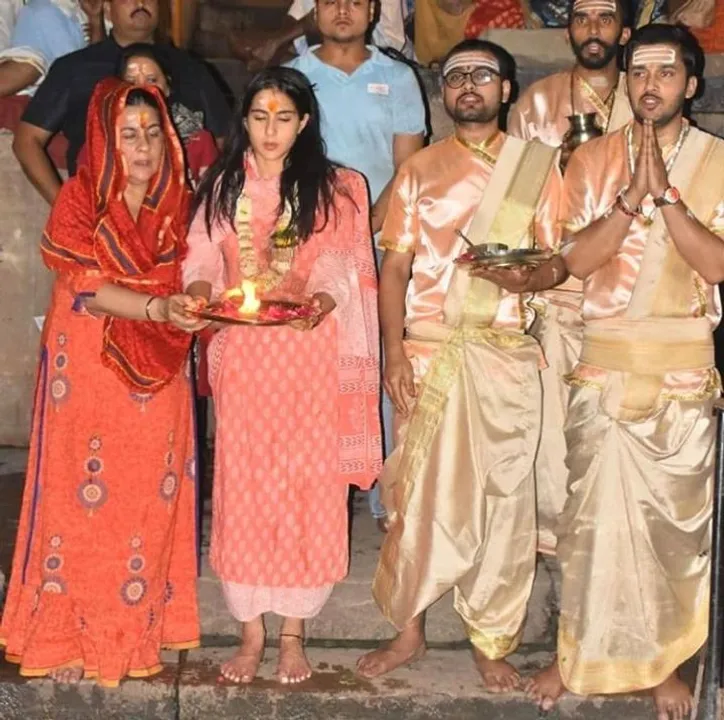  Sara Ali Khan's Varanasi temple visit creates controversy