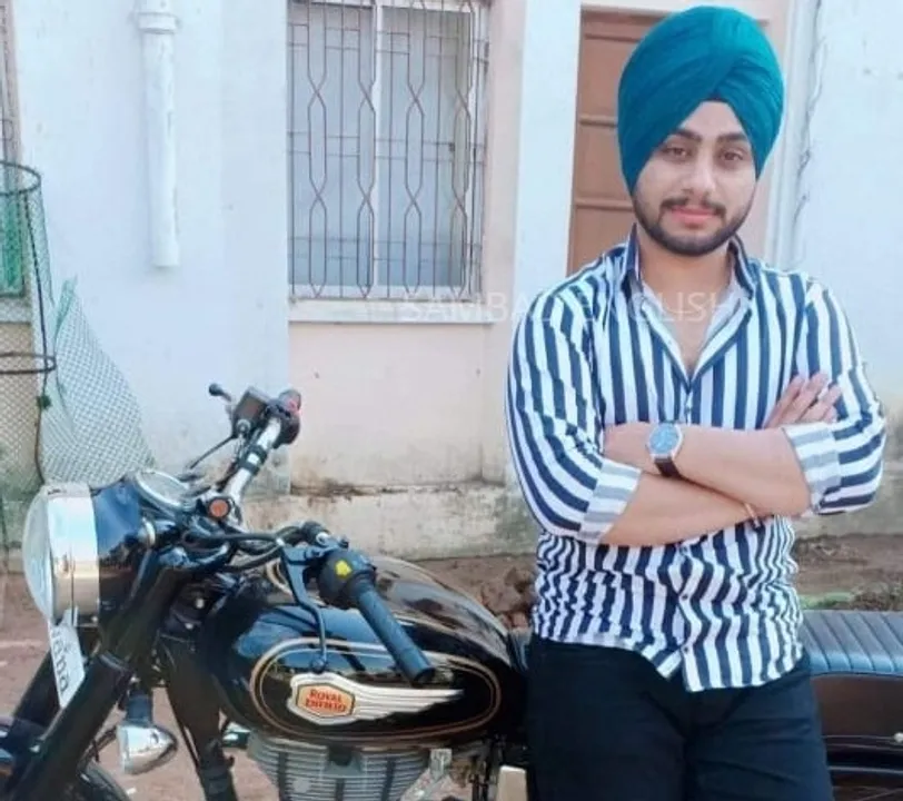  Selfie on railway track costs youth his life in Odisha's Sambalpur