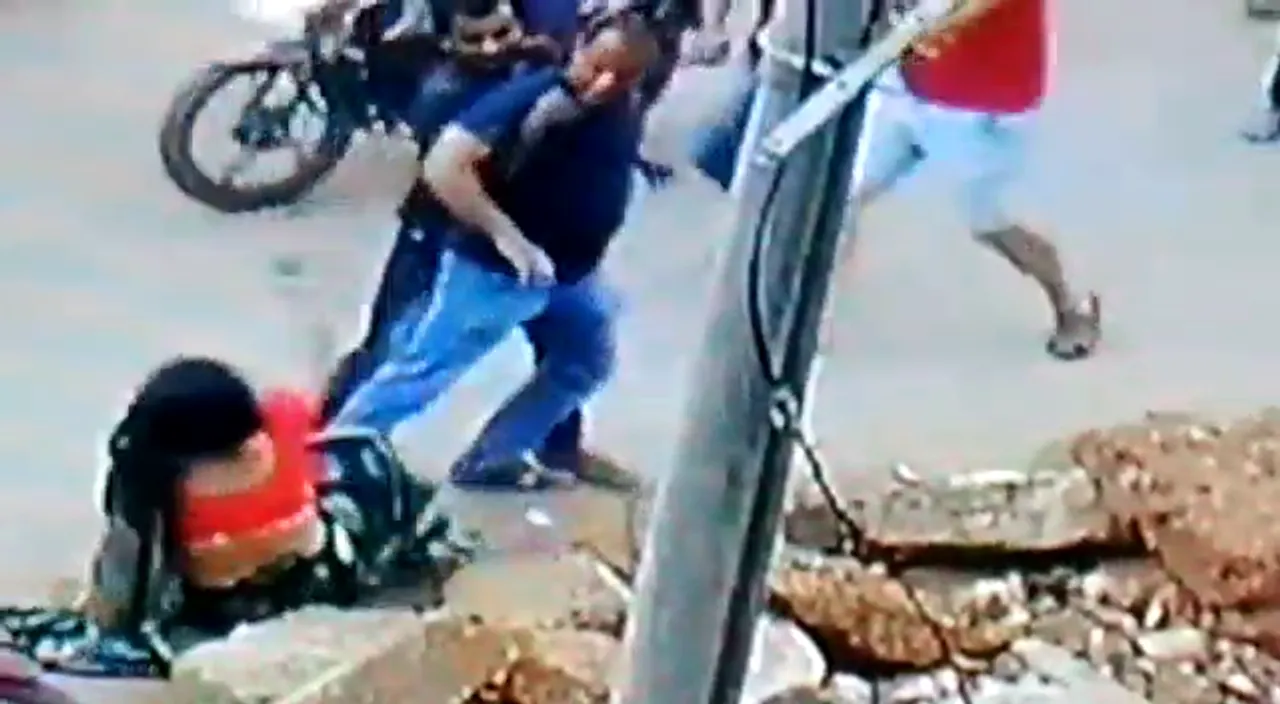  Caught on camera: Woman thrashed, kicked in public in Bhubaneswar   